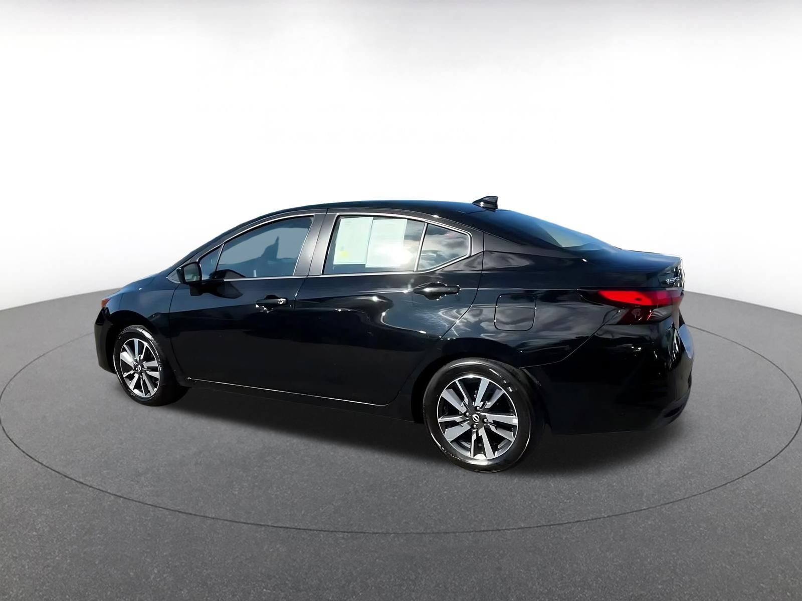 Used 2025 Nissan Versa SV FWD image 9