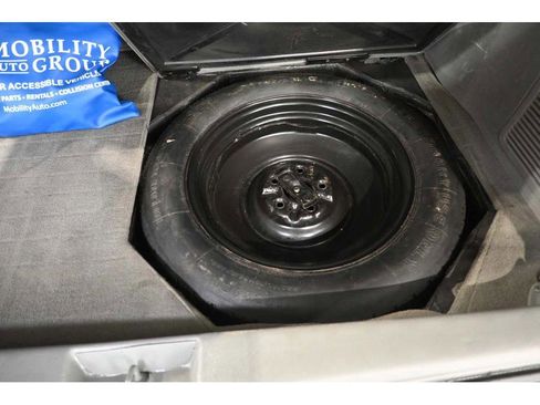 Used 2014 Toyota Sienna LE image 27