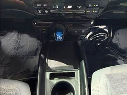 Certified 2022 Toyota Prius LE FWD image 9