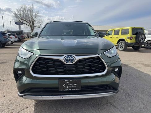Used 2023 Toyota Highlander XLE image 2