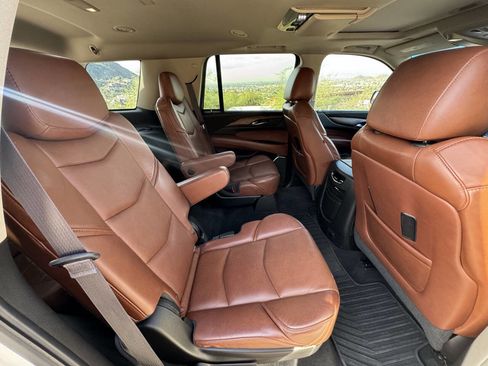Used 2015 Cadillac Escalade Luxury image 10