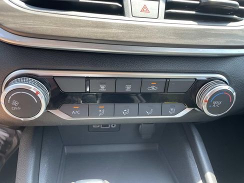 Used 2025 Nissan Altima 2.5 SV FWD image 31