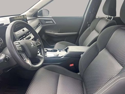 Used 2025 Mitsubishi Outlander ES AWD/4WD image 19