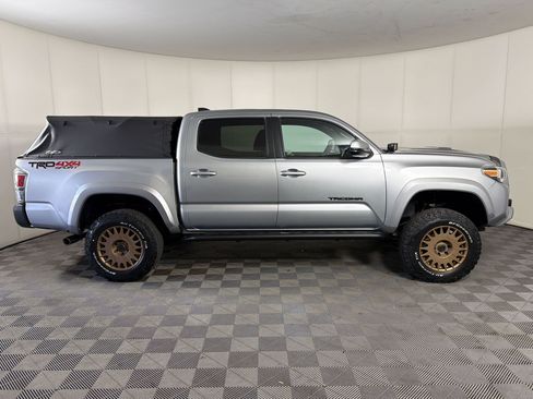 Used 2021 Toyota Tacoma TRD Sport AWD/4WD image 8