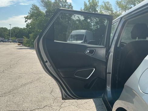Used 2023 Kia Soul S FWD image 12
