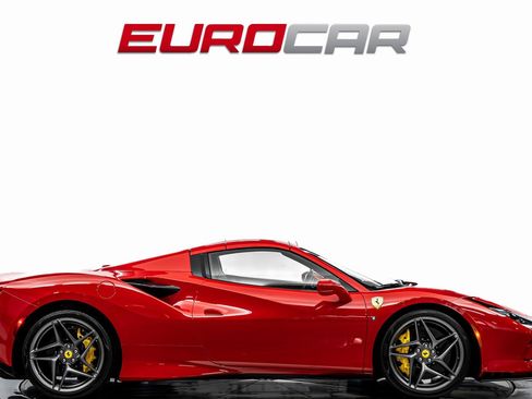Used 2022 Ferrari F8 Tributo image 8