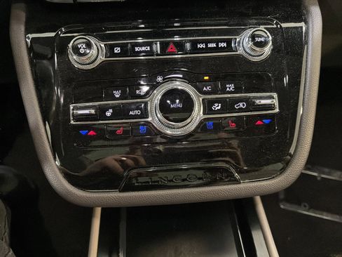 Used 2022 Lincoln Corsair FWD w/ Premium Package image 17