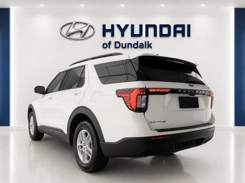 Used 2026 Ford Explorer Active RWD image 2