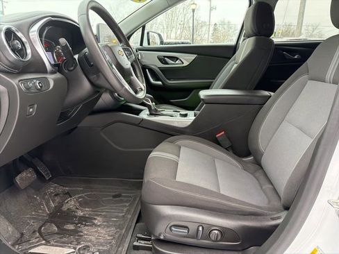 Certified 2023 Chevrolet Blazer LT w/ LPO, Black Grille Bar Package image 15
