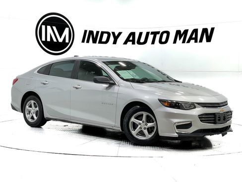 Used 2018 Chevrolet Malibu LS FWD image 2