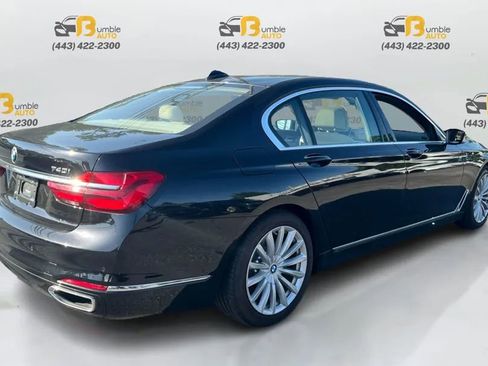 Used 2017 BMW 740i xDrive 740i xDrive Sedan 4D image 5