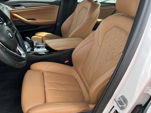 Used 2022 BMW 540i w/ Premium Package image 18