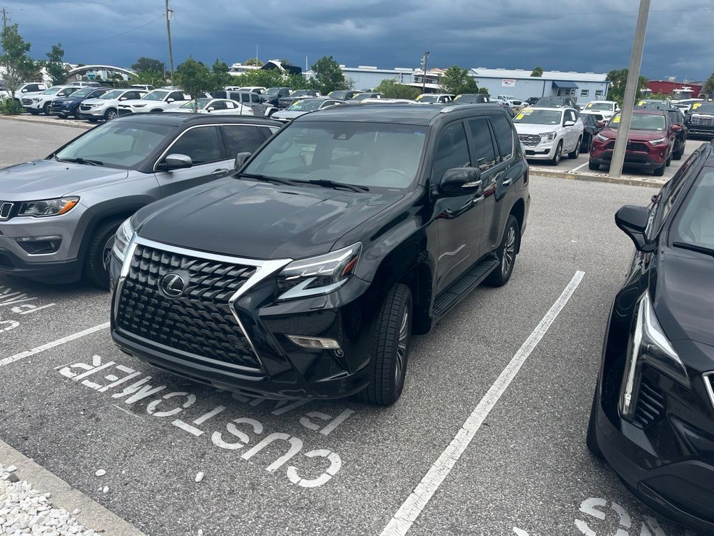 Used 2022 Lexus GX 460 Luxury w/ Accessory Package AWD/4WD image 2