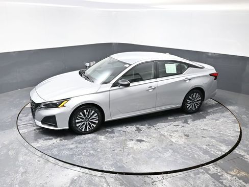 Used 2024 Nissan Altima 2.5 SV image 44