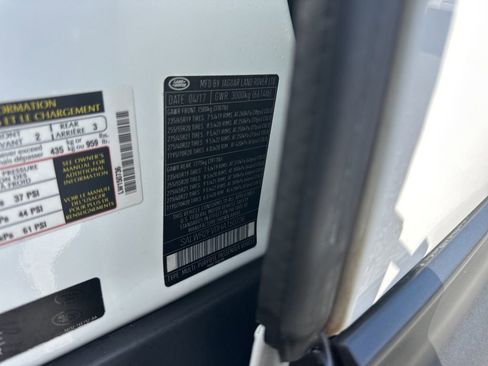 Used 2017 Land Rover Range Rover Sport HSE image 38