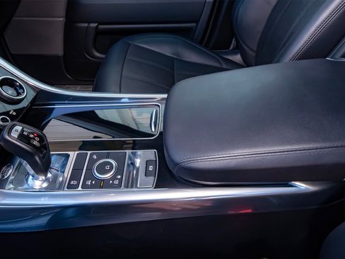 Used 2020 Land Rover Range Rover Sport HSE image 30