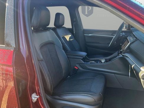 New 2026 Jeep Grand Cherokee Altitude image 24