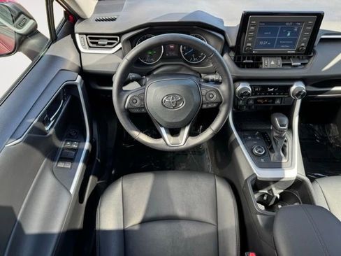 Certified 2022 Toyota RAV4 XLE Premium AWD/4WD image 5