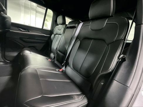 Used 2025 Jeep Grand Cherokee Limited image 37