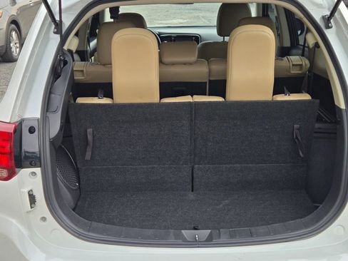 Used 2016 Mitsubishi Outlander SE FWD image 12