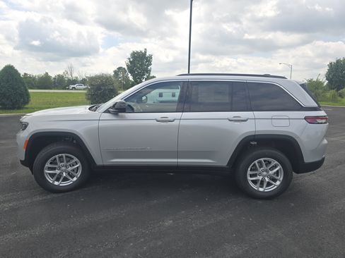 New 2025 Jeep Grand Cherokee Laredo X w/ Luxury Tech Group I image 14