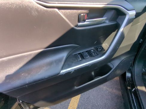 Used 2021 Toyota RAV4 XLE Premium FWD image 8