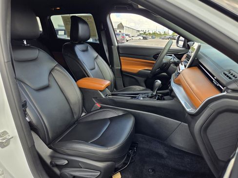 Used 2025 Jeep Compass Limited AWD/4WD image 17