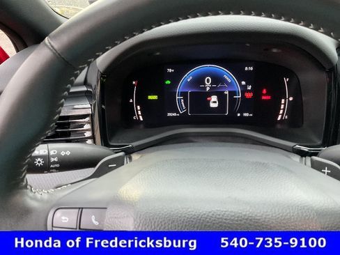 Used 2025 Toyota Camry SE AWD/4WD image 29