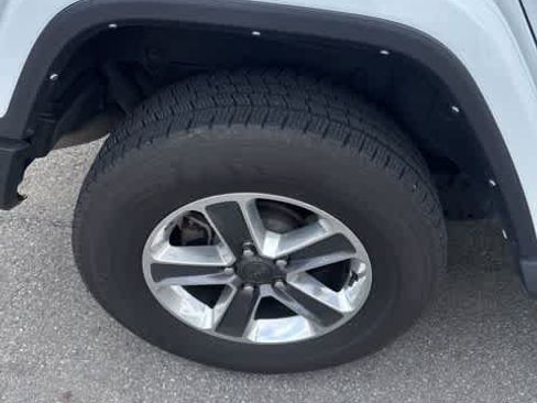 Used 2022 Jeep Wrangler Unlimited Sahara image 5