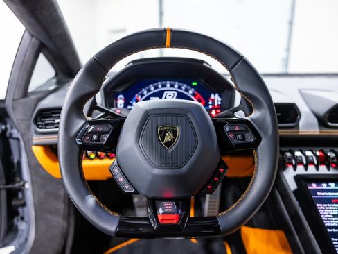 Used 2023 Lamborghini Huracan Tecnica image 39