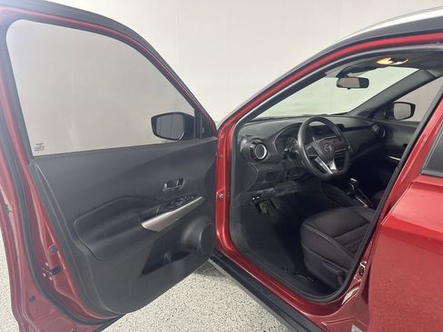 Used 2020 Nissan Kicks SR w/ SR Premium Package image 11