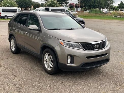 Used 2014 Kia Sorento LX w/ Premium Package FWD image 3