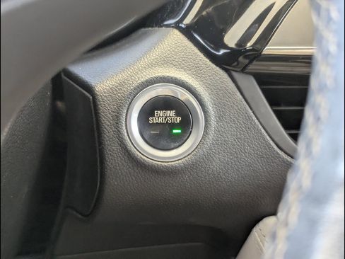 Used 2017 Buick Envision Essence FWD image 28
