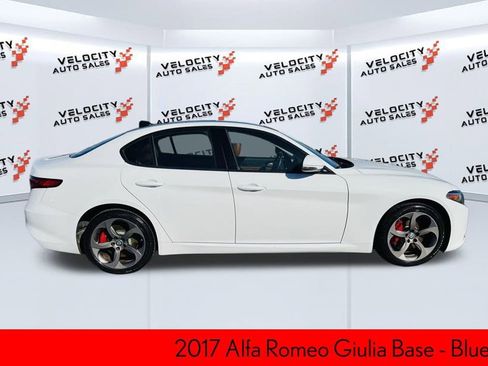 Used 2017 Alfa Romeo Giulia AWD image 2