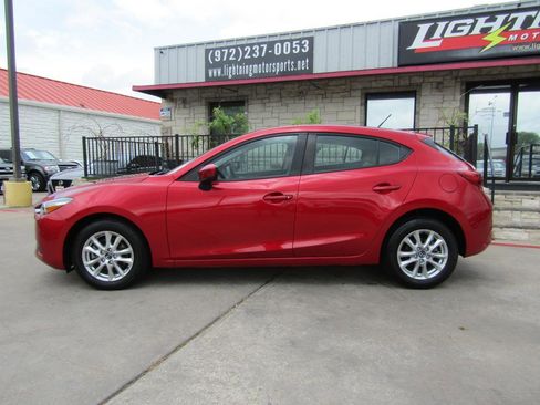 Used 2018 MAZDA MAZDA3 Sport image 2