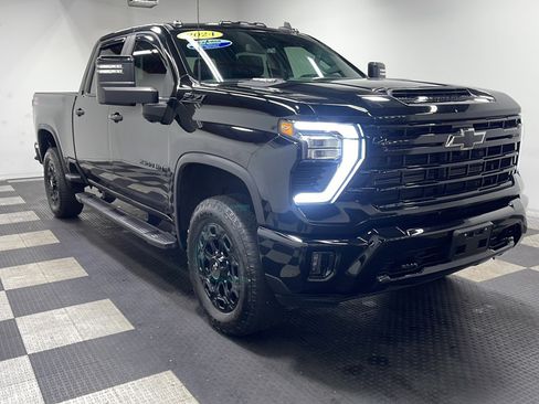 Used 2024 Chevrolet Silverado 2500 LT w/ Midnight Edition AWD/4WD image 24