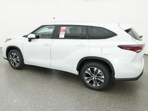 New 2026 Toyota Highlander XLE image 4