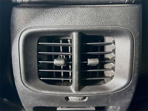 Used 2020 Jeep Cherokee Latitude Plus image 23