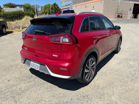 Used 2017 Kia Niro Touring FWD image 5