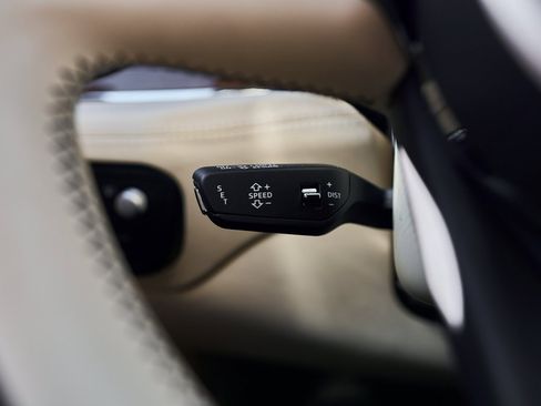 Used 2023 Bentley Bentayga Extended Wheelbase image 60