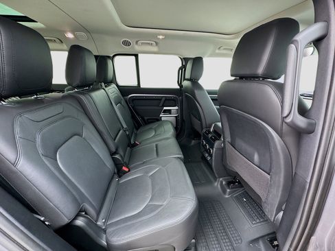 Used 2023 Land Rover Defender 130 SE AWD/4WD image 20