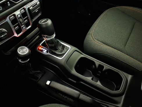 Used 2025 Jeep Gladiator Sport AWD/4WD image 21