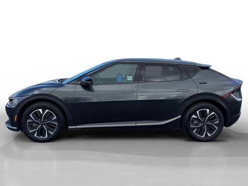 Used 2024 Kia EV6 Light RWD image 2