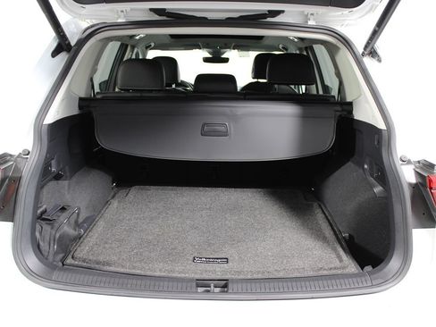 Used 2022 Volkswagen Tiguan SE w/ Panoramic Sunroof Package AWD/4WD image 32