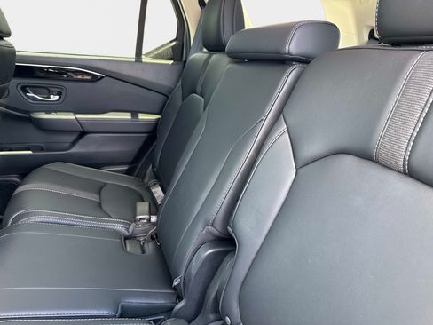 Used 2025 Honda Pilot EX-L image 12