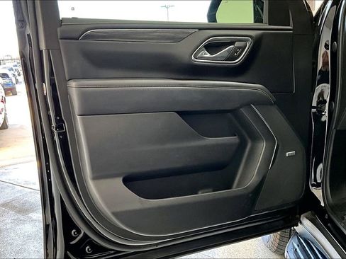 Used 2023 GMC Yukon SLT w/ SLT Premium Package image 23