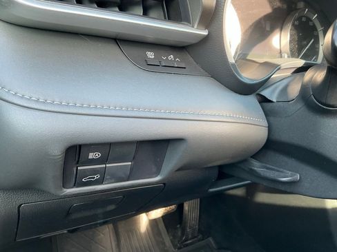 Used 2022 Toyota Highlander XLE image 11