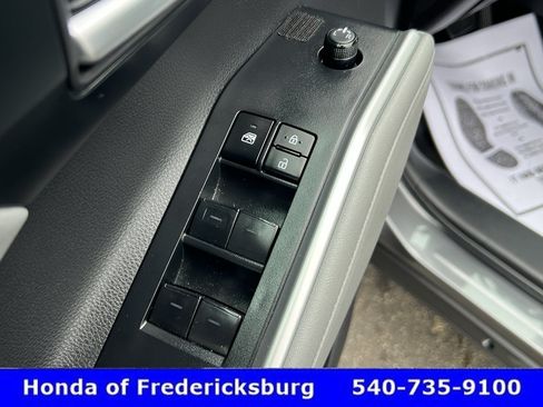 Used 2023 Toyota Highlander XLE FWD image 26