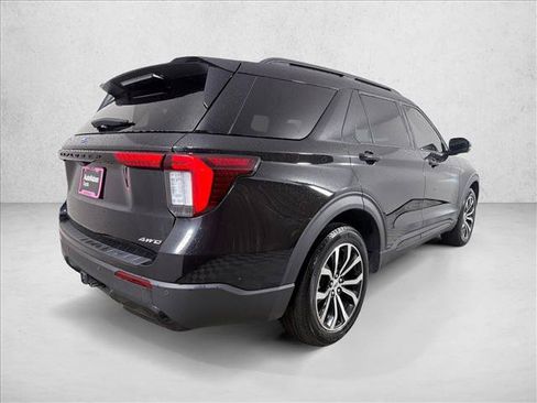 Used 2025 Ford Explorer ST-Line AWD/4WD image 4