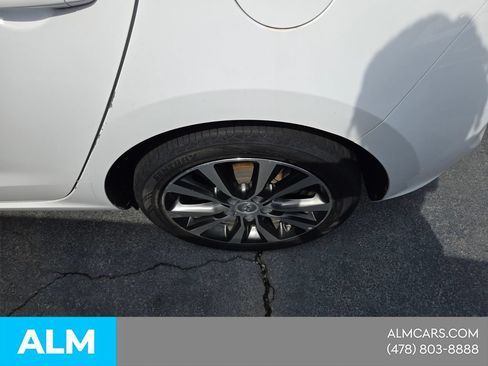 Used 2018 Hyundai Elantra GT FWD image 16